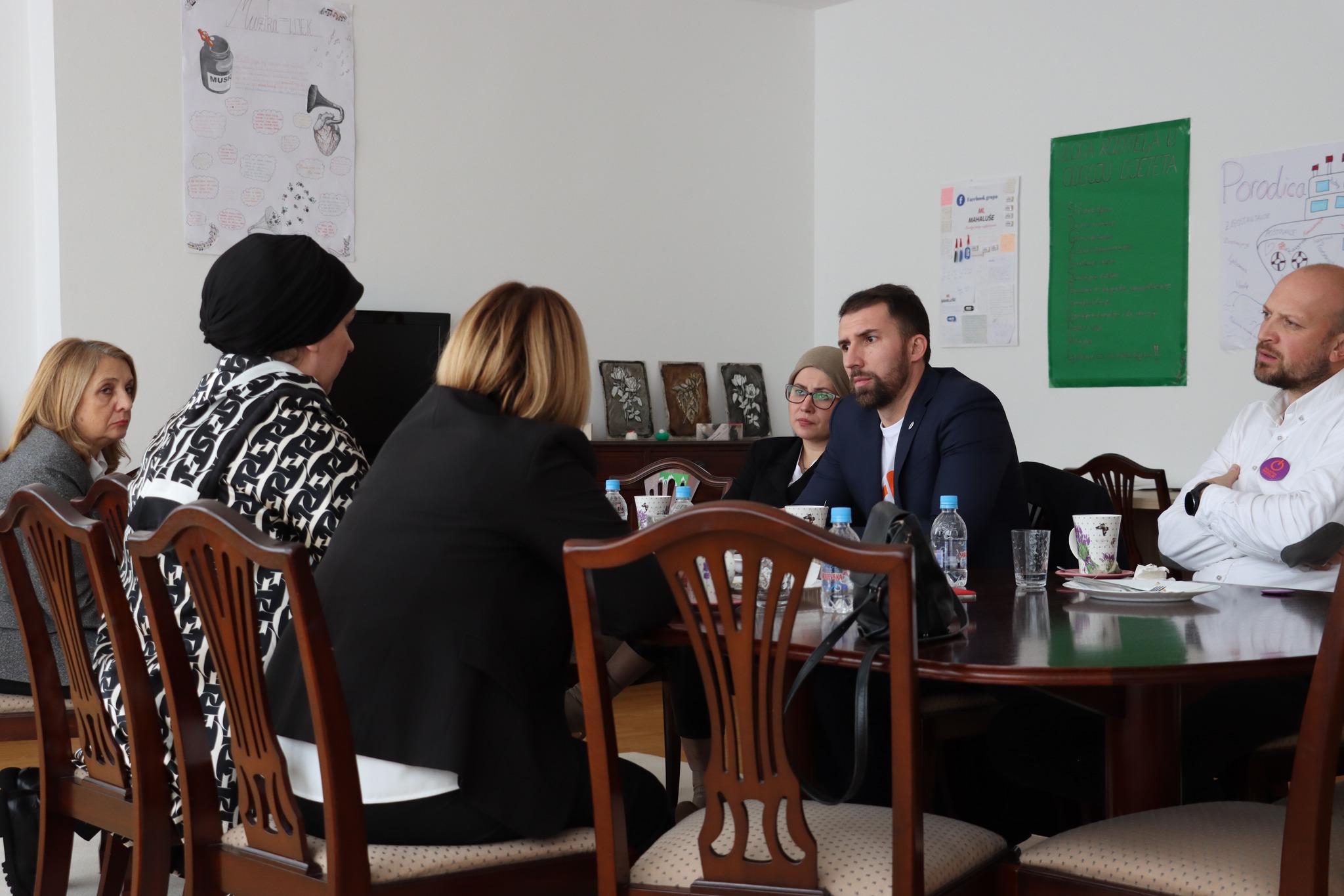 Federalni ministar rada i socijalne politike Adnan Delić sa saradnicima, posjetio Sigurnu kuću u Sarajevu